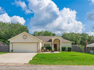 214 Falcon Ln, Victoria, TX 77905