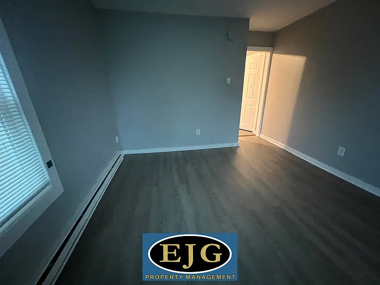 211 Pine St #2 — Photo 10