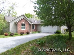 17 Laurel Hill Dr, Horse Shoe, NC 28742