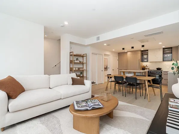 157 King Edward Ave W #101, Vancouver, BC V5Y 2H8