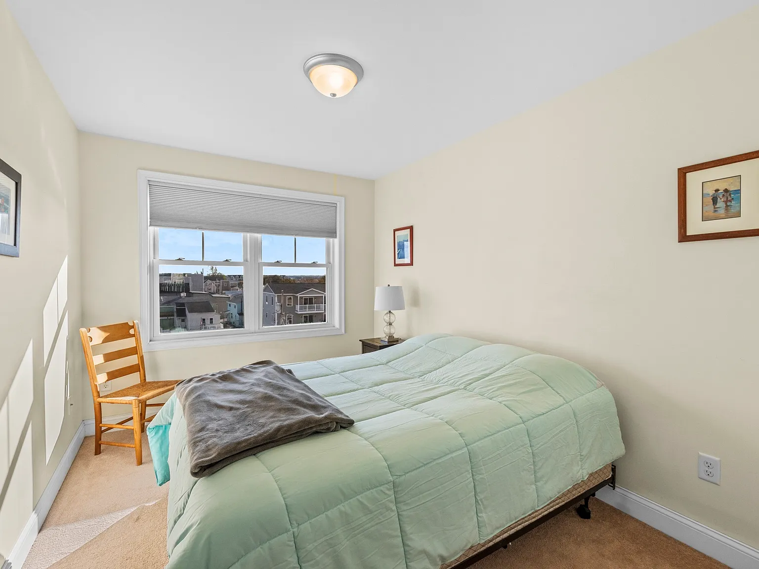 3 bed, 2.5 bath, 1413 sqft, $3,700 — Photo 3