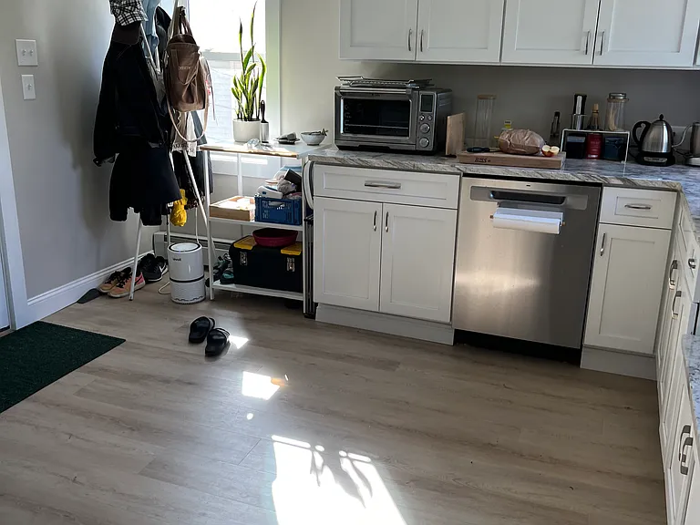 11 Watson St #WHOLE HOUSE — Photo 32