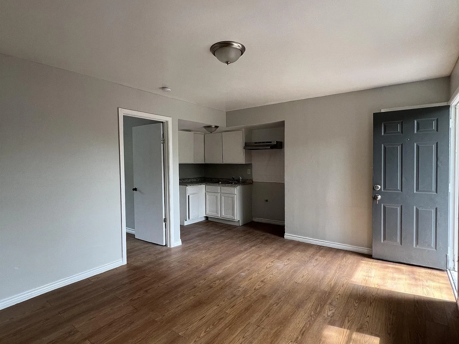 1723 West Mayfield Blvd - 5 — Photo 4