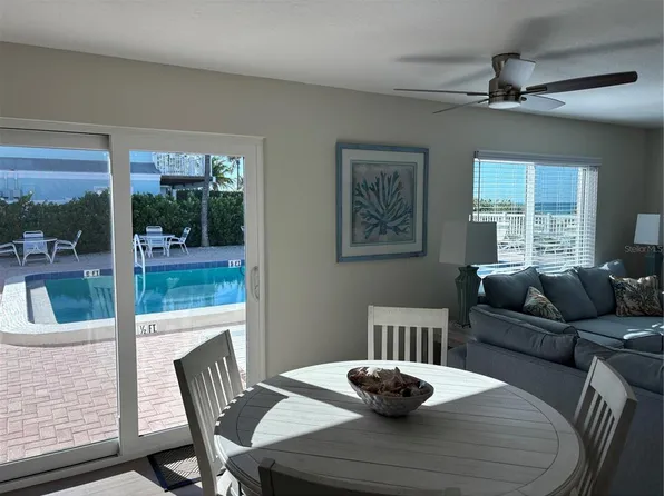 3013 Avenue F #D5, Holmes Beach, FL 34217