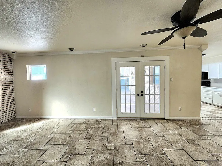 2905 Byron Ave — Photo 10