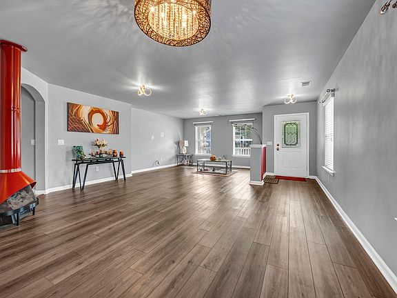 5th image of 423 Bradington Way