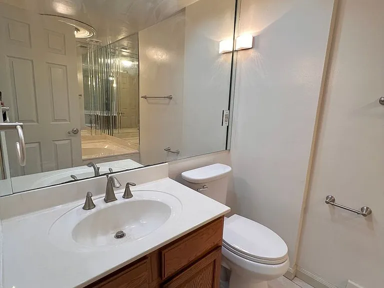 The Envoy Apartments — Photo 27