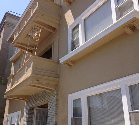 4th image of 301 E 4th St
