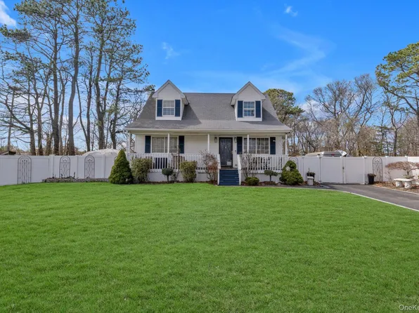 502 Station Road, Bellport, NY 11713