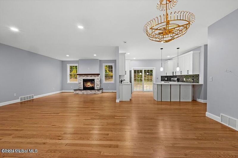 5th image of 222 Briarwood Court