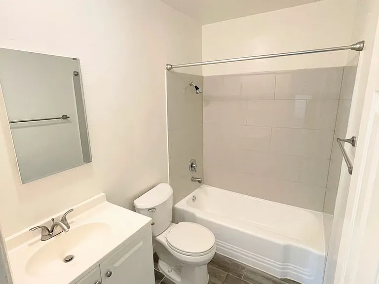14816 Gilmore St #1B — Photo 7