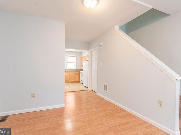 5th image of 2550 S Darien St