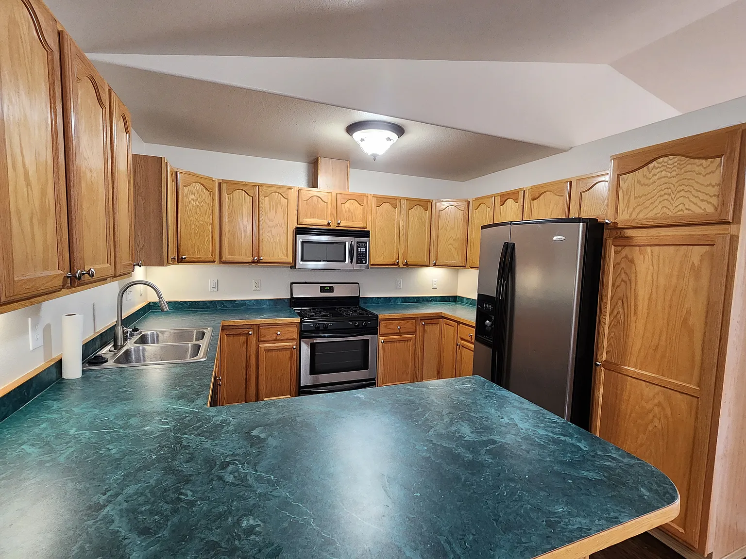 3 bed, 1100 sqft, $1,995 — Photo 4