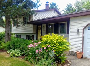 11431 Delmar Dr, Fenton, MI 48430