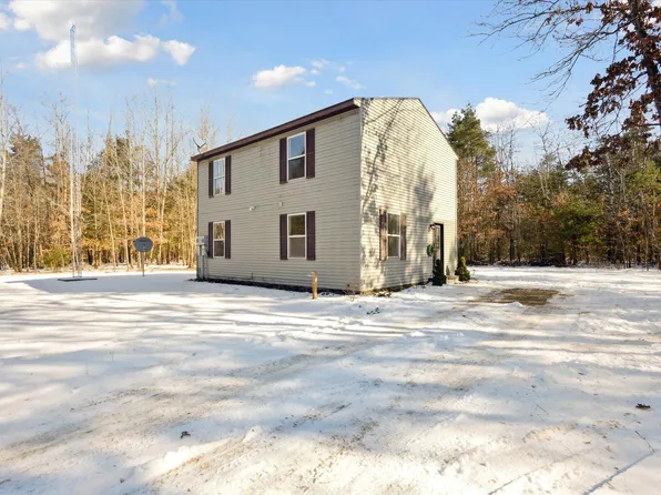 7936 S Rountuit Ln, Howard City, MI 49329