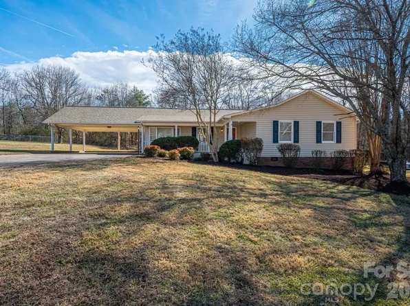 2596 Prince Dr, Lincolnton, NC 28092