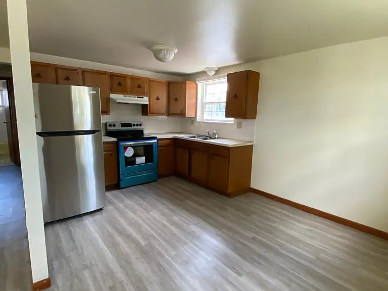 25 Logan Ave #8 — Photo 3