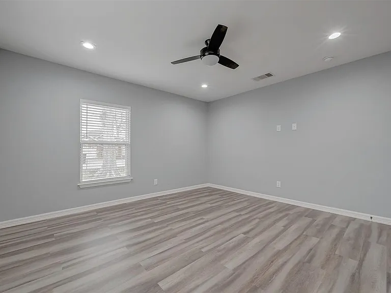 6322 Victoria St — Photo 18