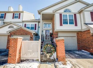 49848 Pointe Xing, Plymouth, MI 48170