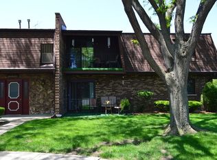 10630 S Brooklodge Ln APT 1A, Palos Hills, IL