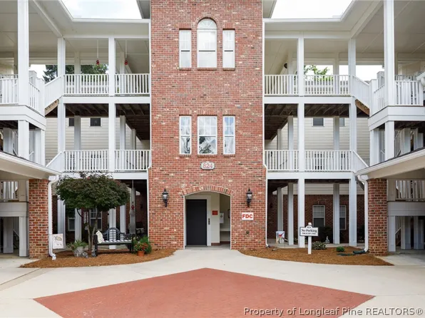 824 Sage Creek Ln, Fayetteville, NC 28305