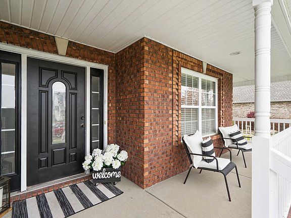 3rd image of 2956 Brewster Dr