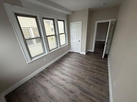 4th image of 275 Schley St #5D