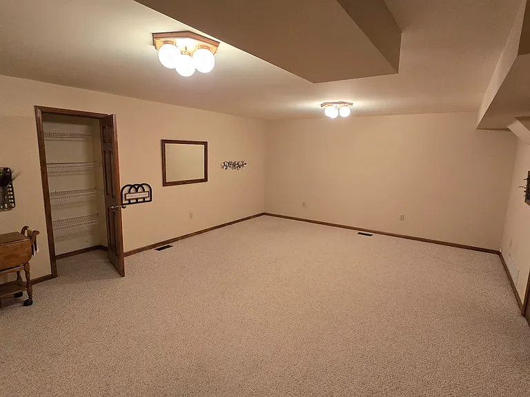 2119 Hidden Valley Dr — Photo 31