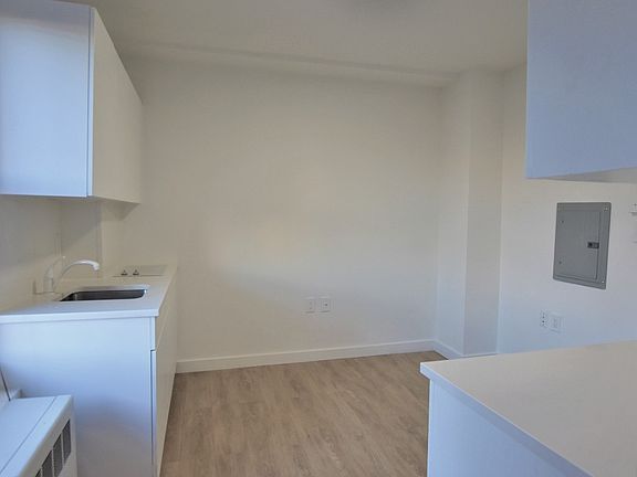 2nd image of 166 W 75th St APT 905