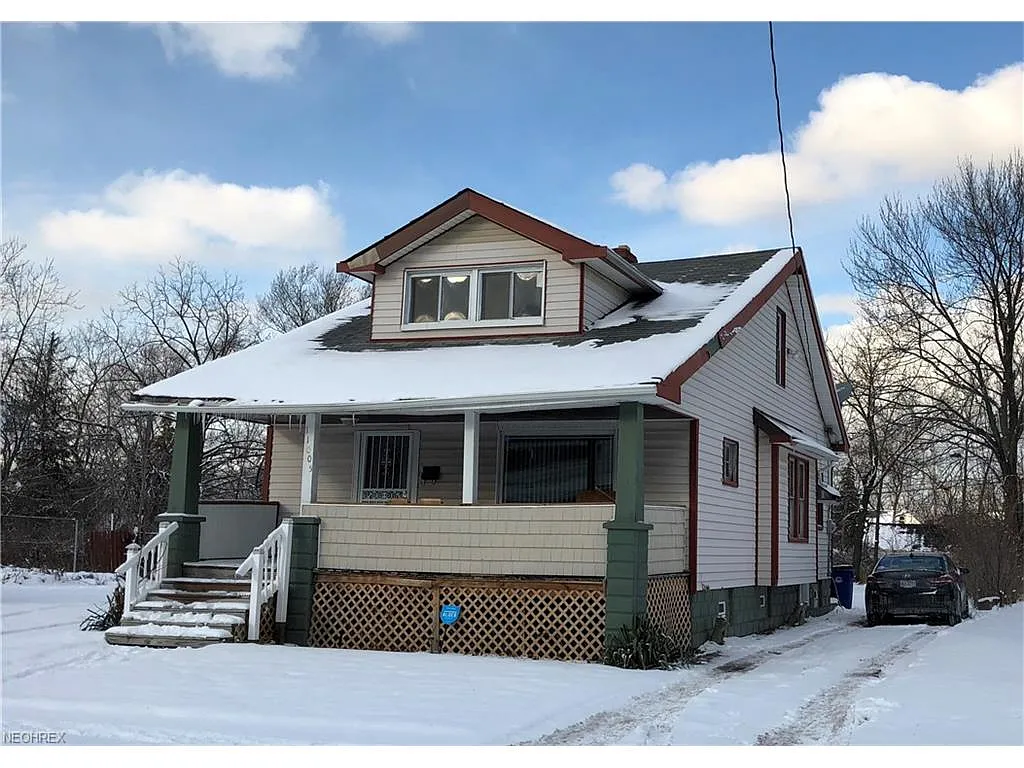 11005 Nelson Ave photo 1