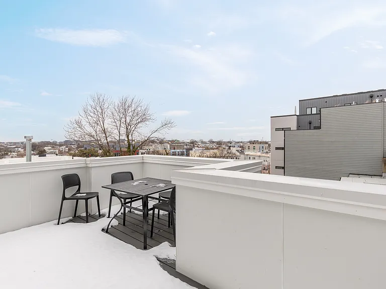 1630 K St NE #4 — Photo 16