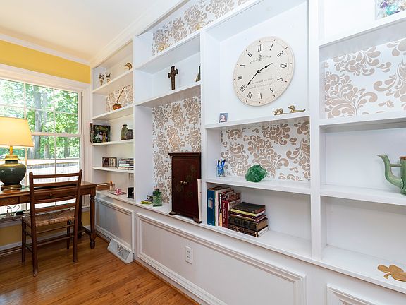 LIVING ROOM BUILTINS