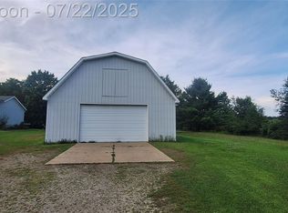 370 W Barnes Rd, Fostoria, MI 48435