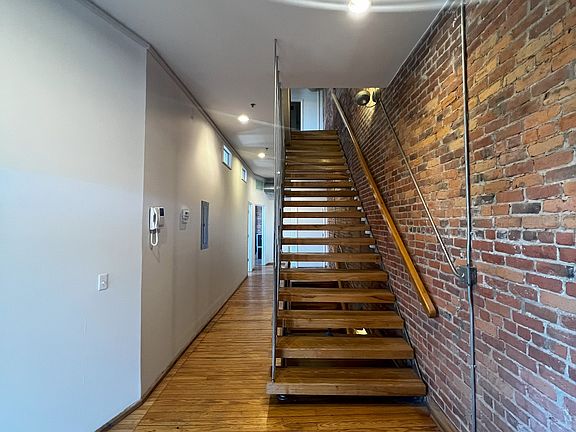 4th image of 5 Court St