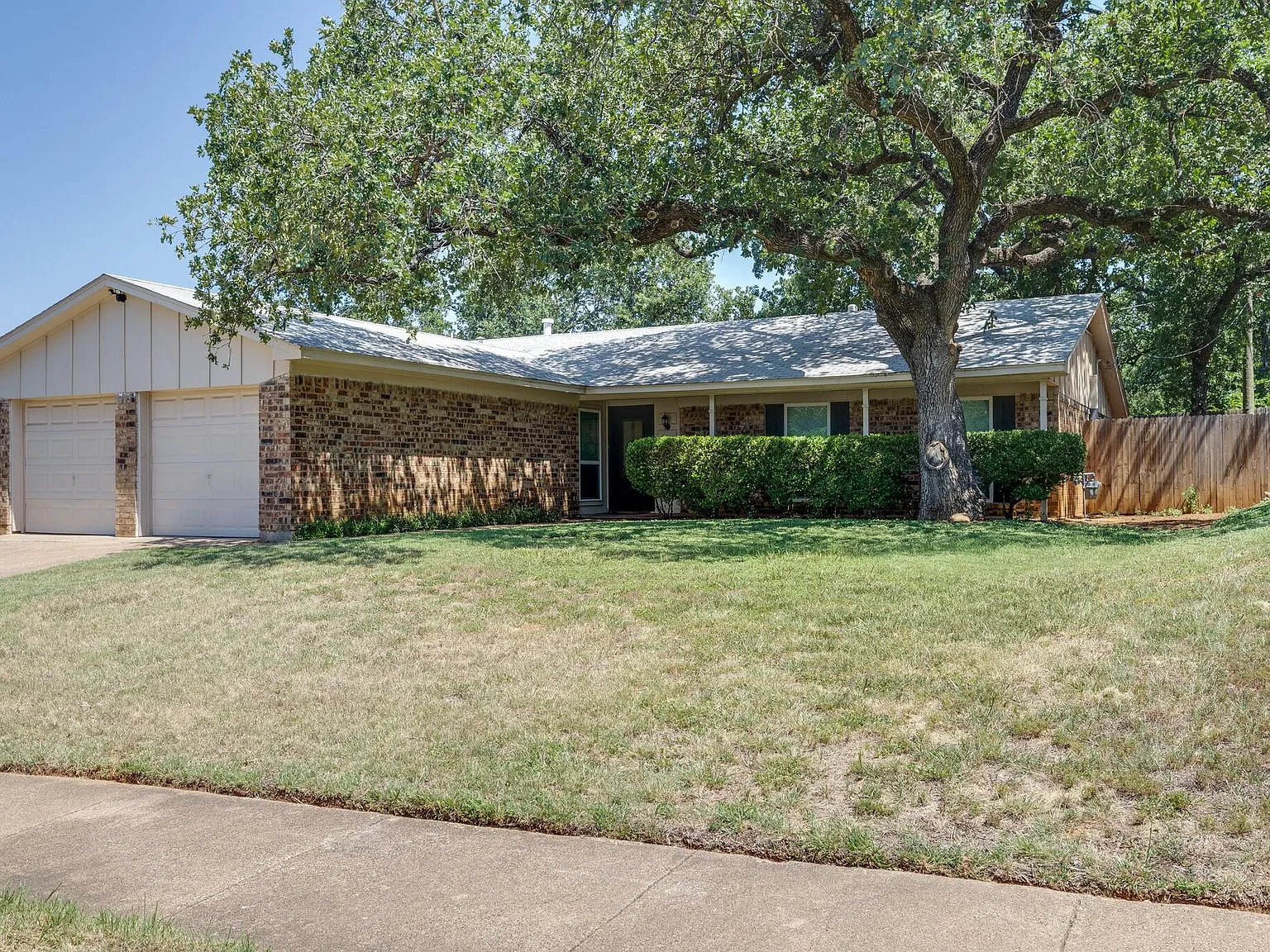 3 bed, 1637 sqft, $2,200 — Photo 2