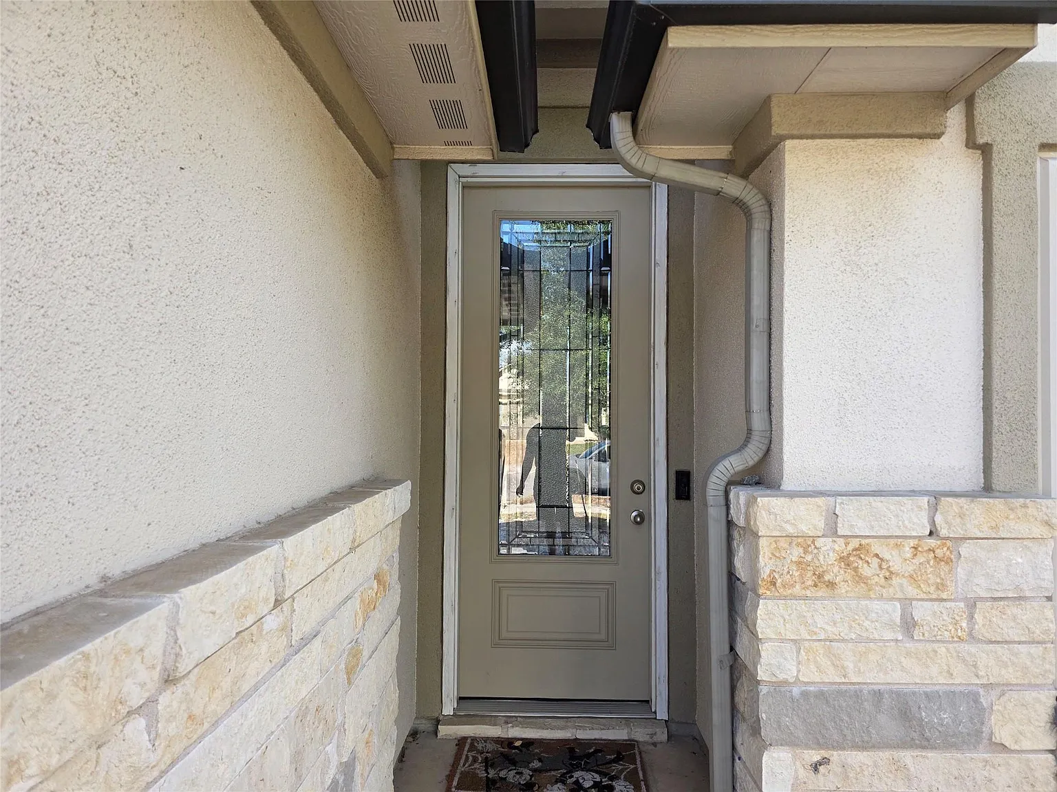 4 bed, 3.0 bath, 1925 sqft, $2,350 — Photo 4