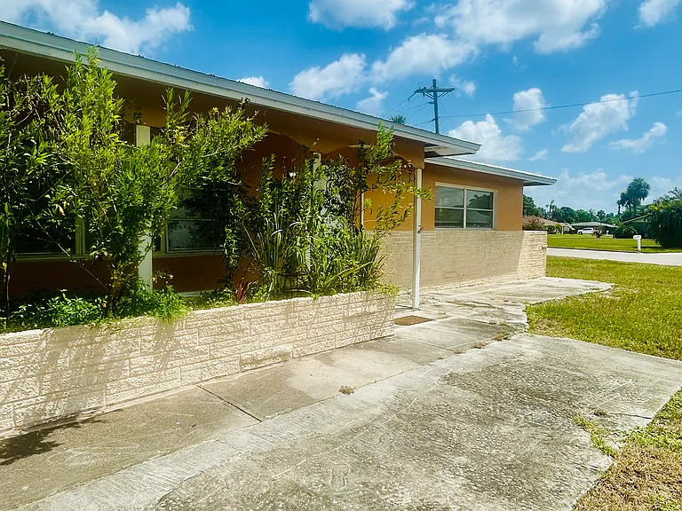198 Idleview Ave — Photo 3
