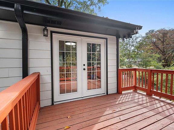 5th image of 1969 Valley Ridge Dr SW