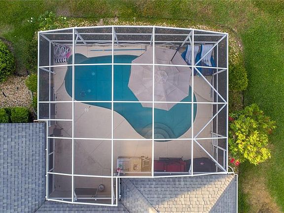 3rd image of 409 Shady Pine Ct