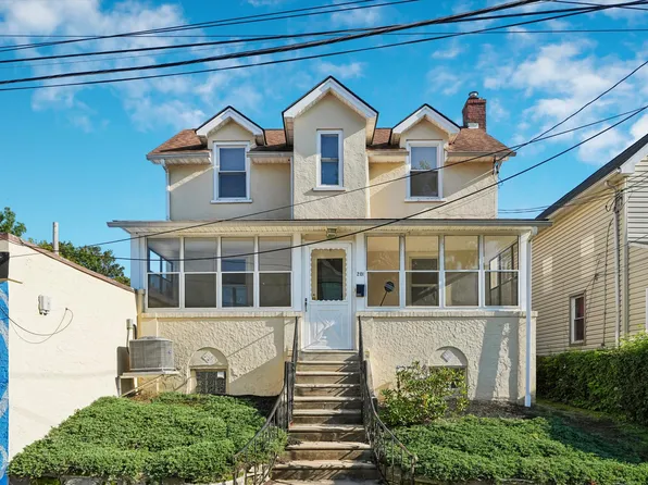 201 Simpson Rd, Ardmore, PA 19003