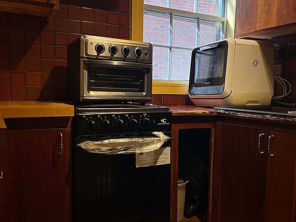 4th image of 39 Lee St APT 5A