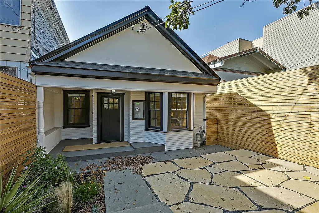 4 bed, 2000 sqft, $6,750 — Photo 1