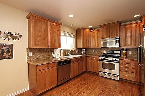 Kitchen: 21â??x12â??