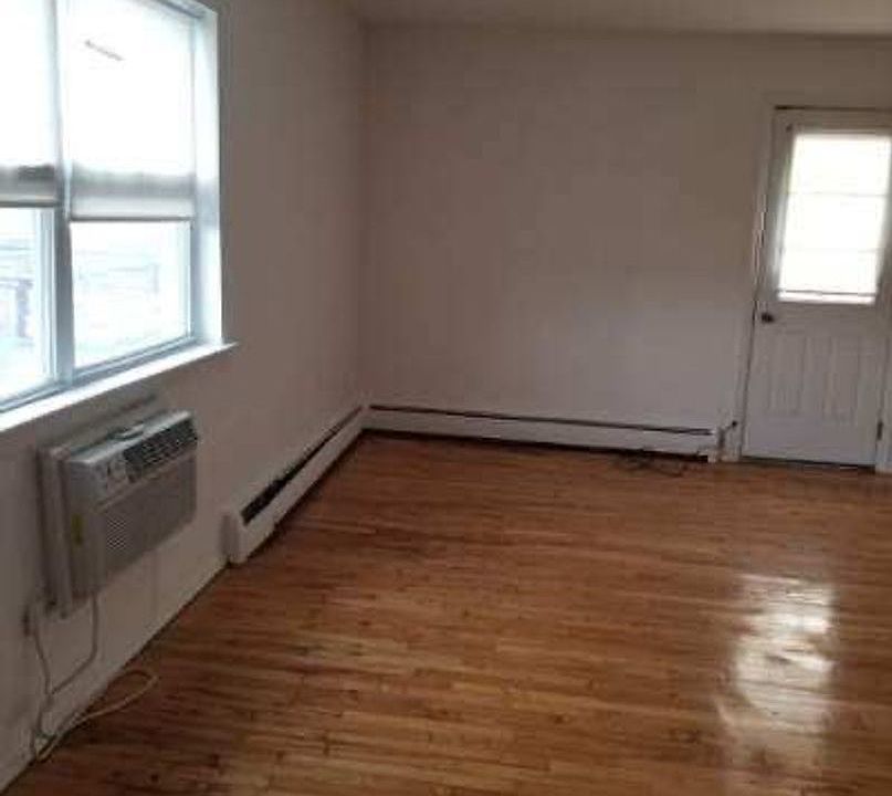 1st image of 145 Dock St #314