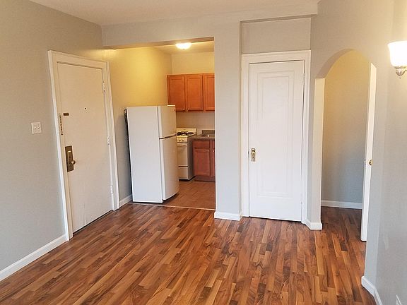 3rd image of 1712 W Estes Ave #1