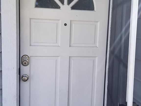 Entry with screen door and keyless entry