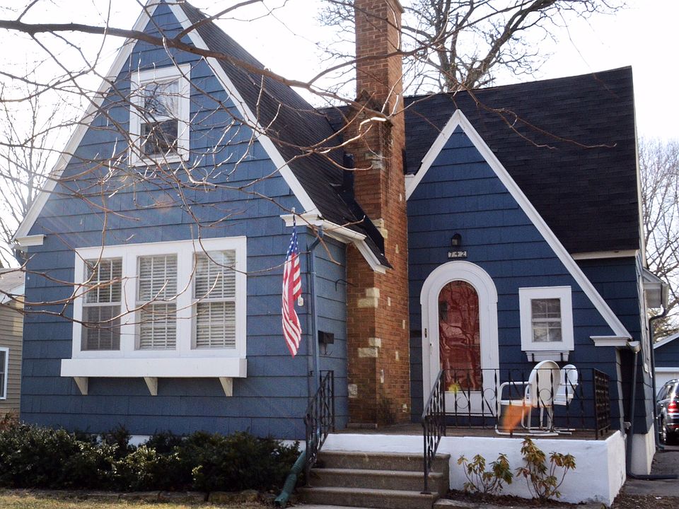 1st image of 742 Illinois St