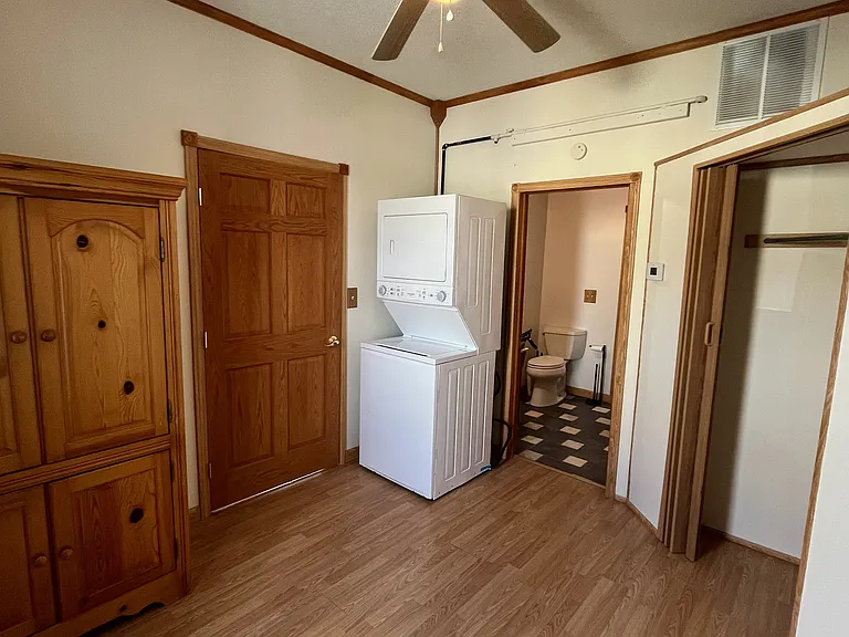 706 E Water St — Photo 13