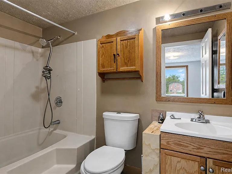 15060 Michael St — Photo 31