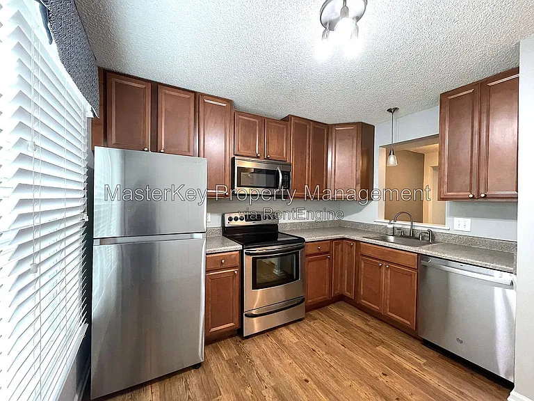 323 Riverwalk Cir — Photo 6